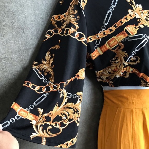 3/$25 90’s Vintage Crop Top - Picture 2 of 9